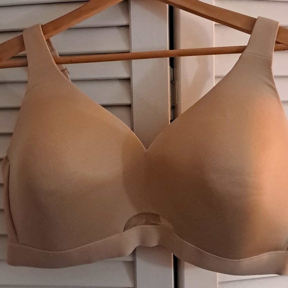 Cacique NWOT Nude Lightly Lined No Wire Bra 46D